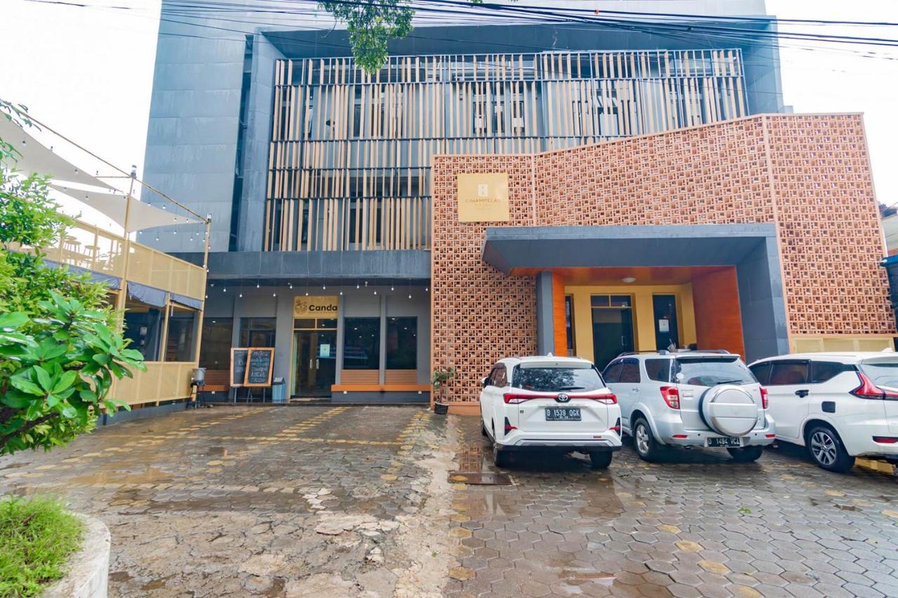 Cihampelas Hotel 2 Mitra Reddoorz Bandung Esterno foto