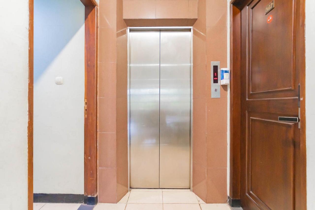 Cihampelas Hotel 2 Mitra Reddoorz Bandung Esterno foto