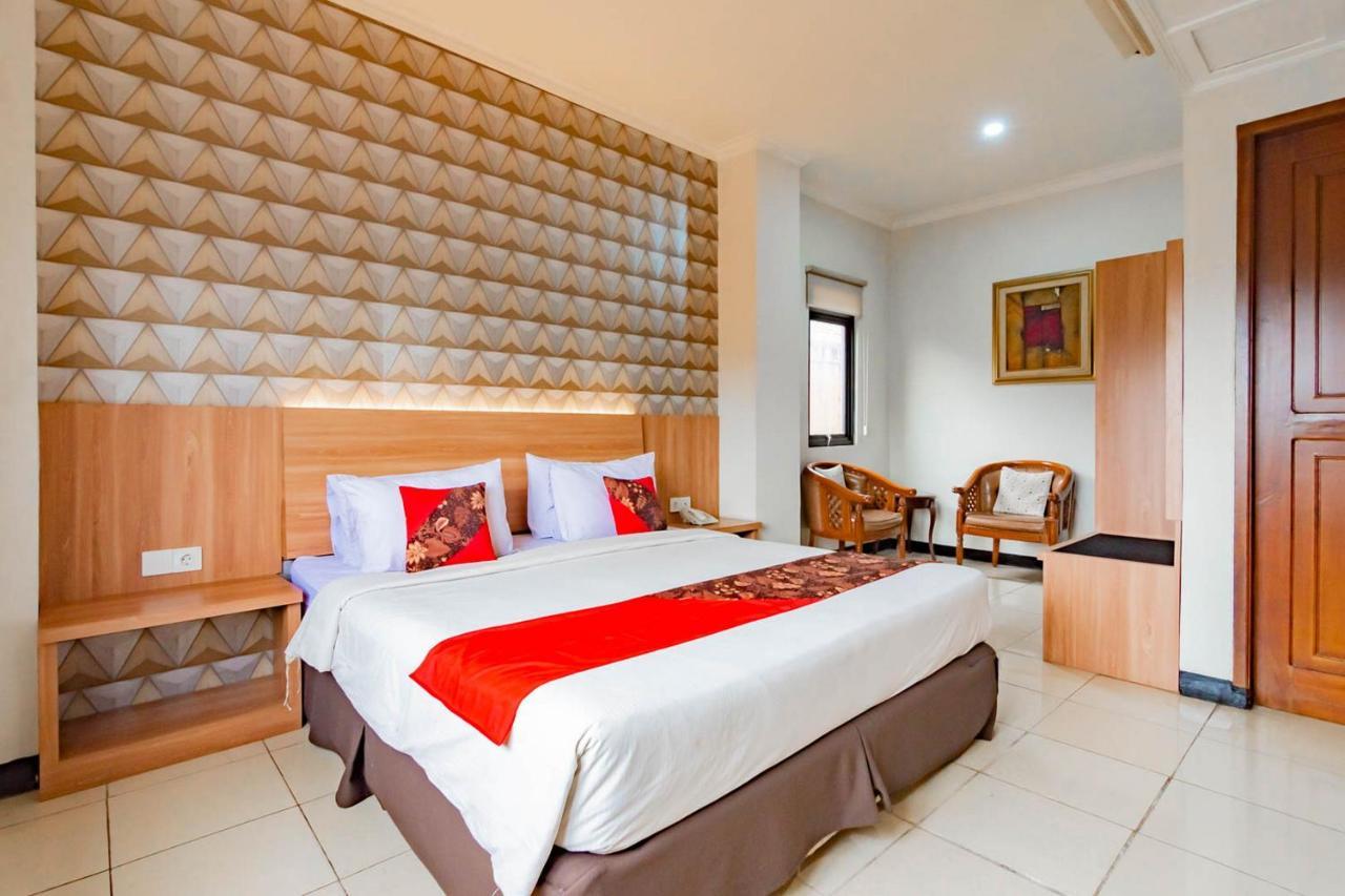 Cihampelas Hotel 2 Mitra Reddoorz Bandung Esterno foto