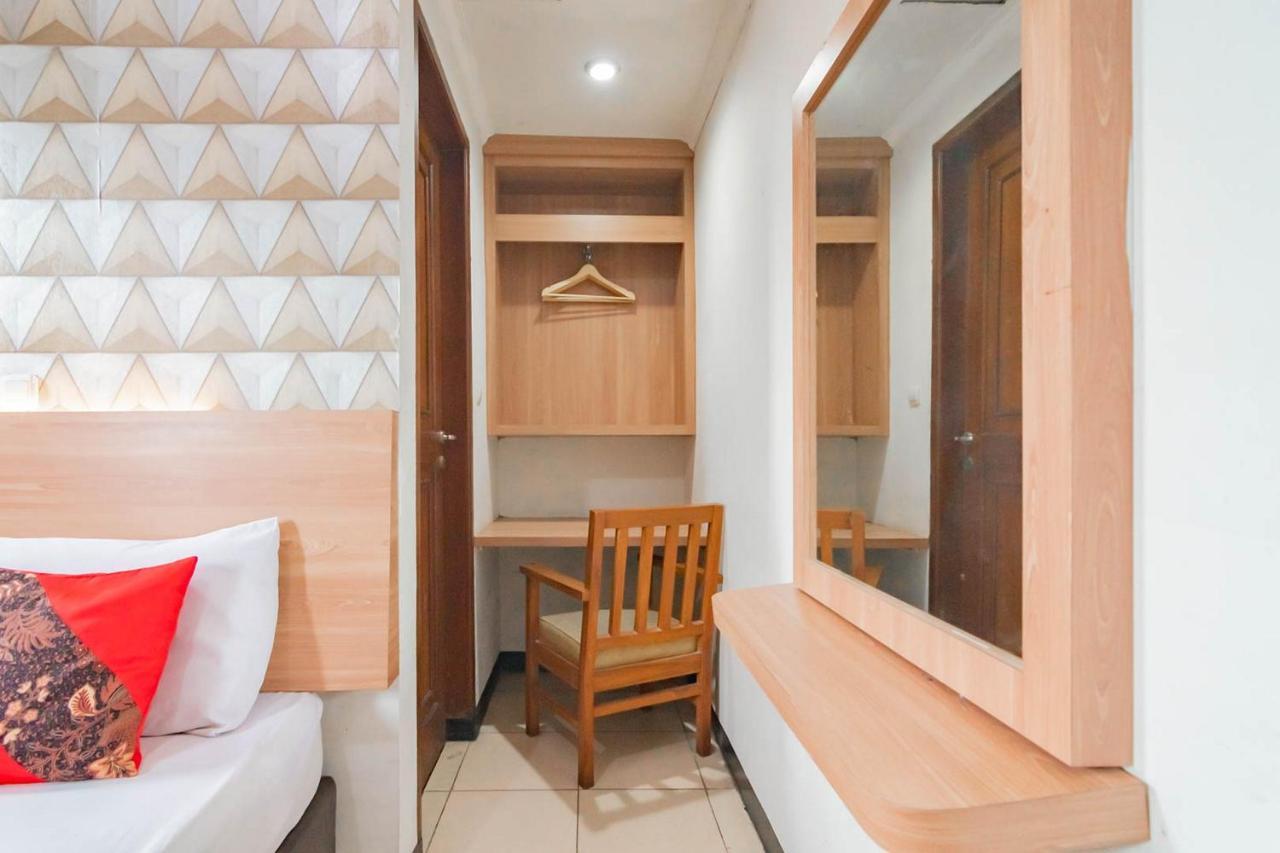 Cihampelas Hotel 2 Mitra Reddoorz Bandung Esterno foto