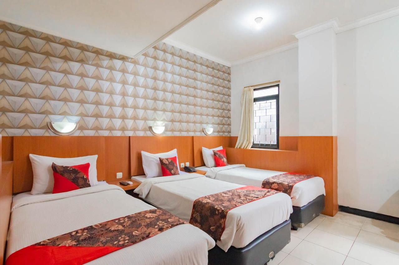 Cihampelas Hotel 2 Mitra Reddoorz Bandung Esterno foto