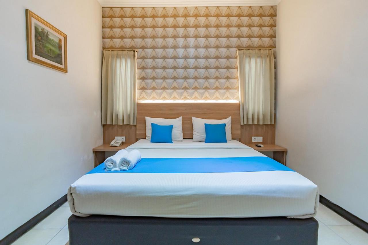 Cihampelas Hotel 2 Mitra Reddoorz Bandung Esterno foto