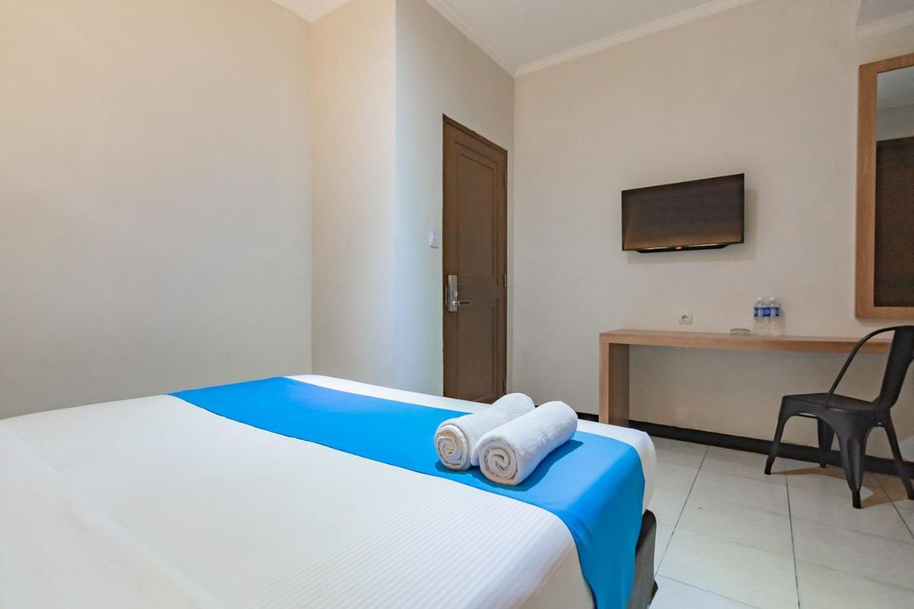 Cihampelas Hotel 2 Mitra Reddoorz Bandung Esterno foto