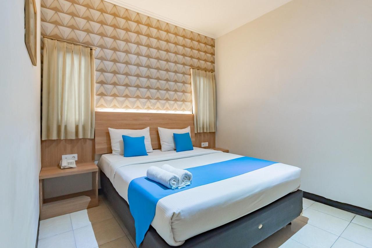 Cihampelas Hotel 2 Mitra Reddoorz Bandung Esterno foto